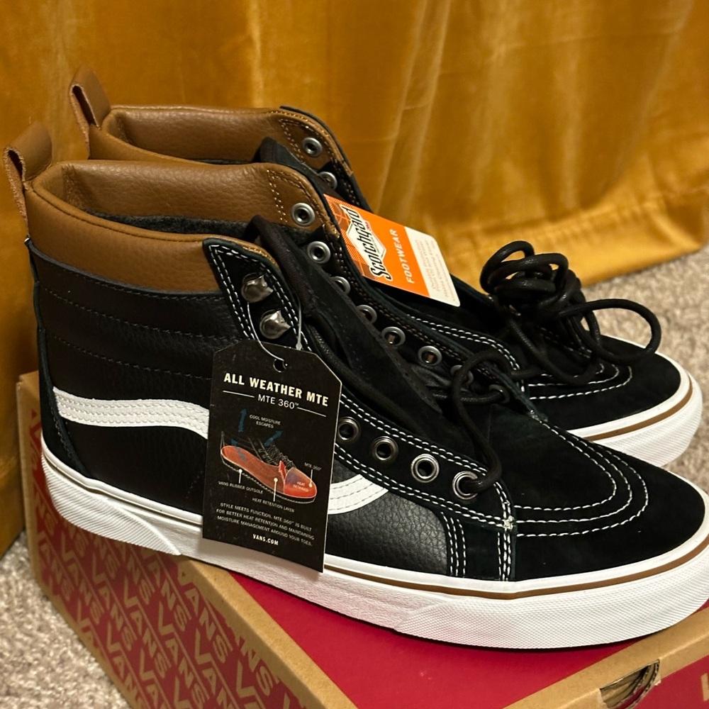 NWT Vans SK8 Mtn Edition sneaker weather proof boots.